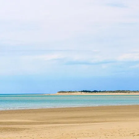 Gorgeous In Creances-plage بيت للعطل